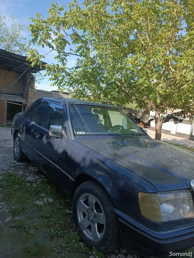Mercedes-Benz W124 1993 · 2.0 MT