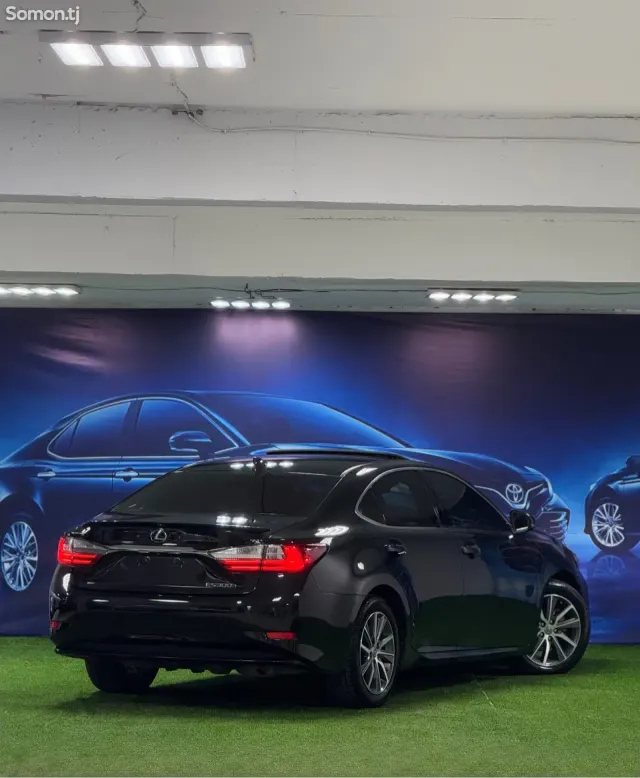 Lexus ES series 2018 · 2.5 AT
