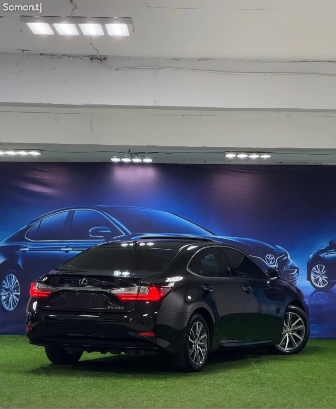 Lexus ES series 2018 · 2.5 AT