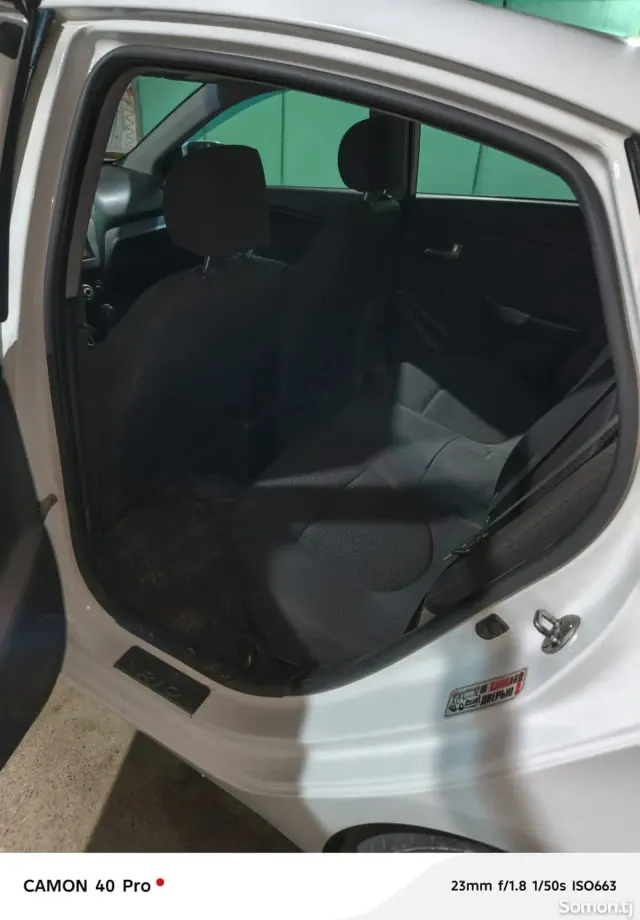 Kia Rio 2013 · 1.4 MT