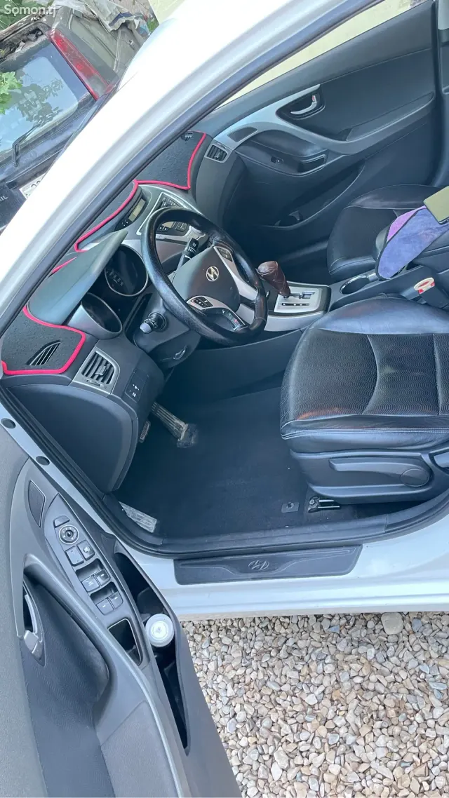 Hyundai Avante 2011 · 1.6 AT