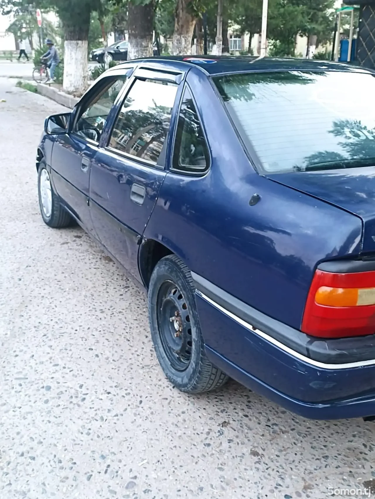 Opel Vectra A 1994 · 1.6 MT