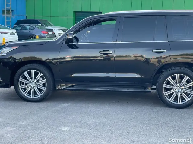 Lexus LX series 2018 · 5.7 AT