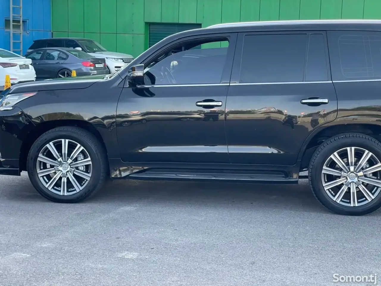 Lexus LX series 2018 · 5.7 AT