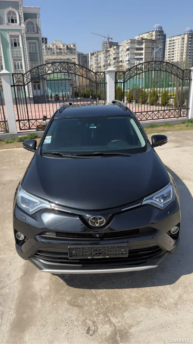 Toyota RAV 4 2018 · 2.5 AT