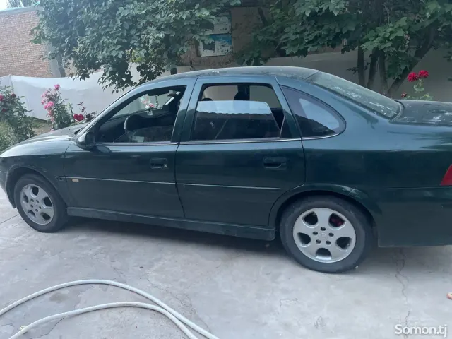 Opel Vectra B 2000 · 1.8 MT