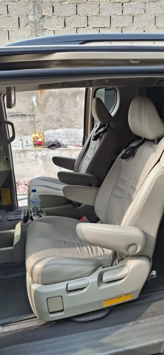 Toyota Sienna 2014 · 3.5 AT