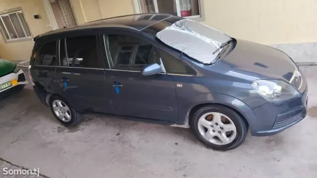 Opel Zafira 2007 · 2.2 MT