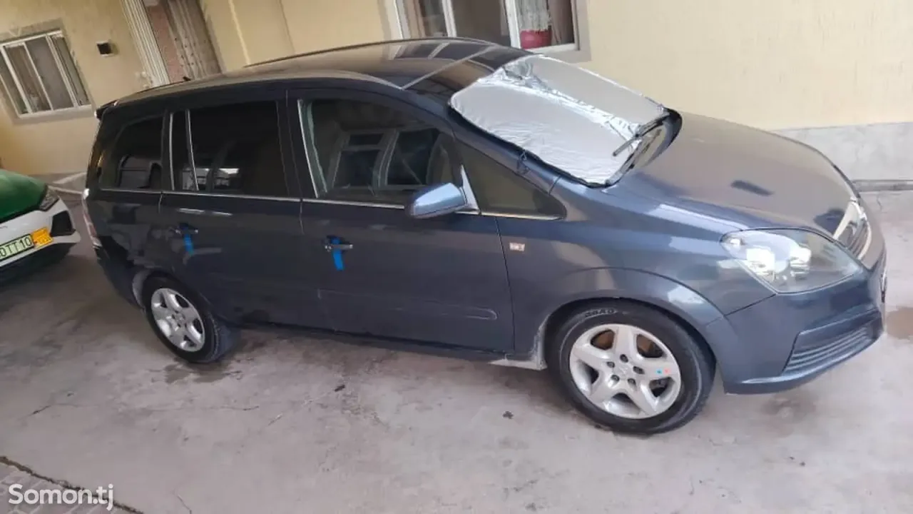 Opel Zafira 2007 · 2.2 MT