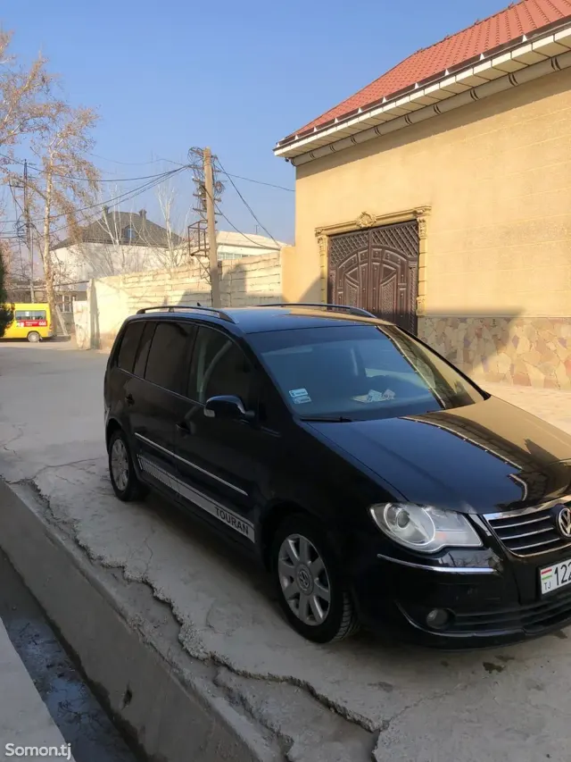 Volkswagen Touran 2007 · 2.0 AT