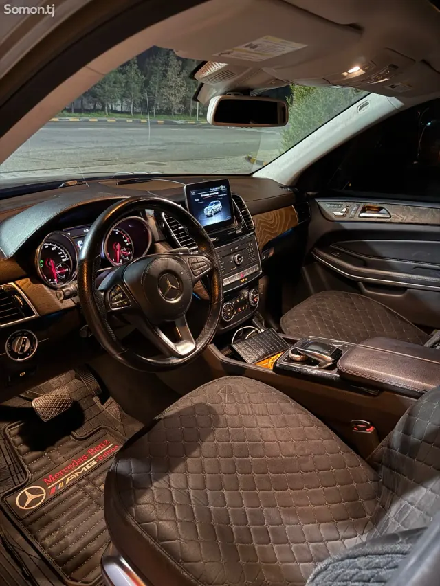 Mercedes-Benz GLS 2017 · 5.5 AT