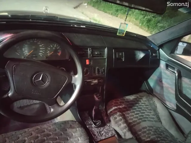 Mercedes-Benz C class 1995 · 1.8 MT