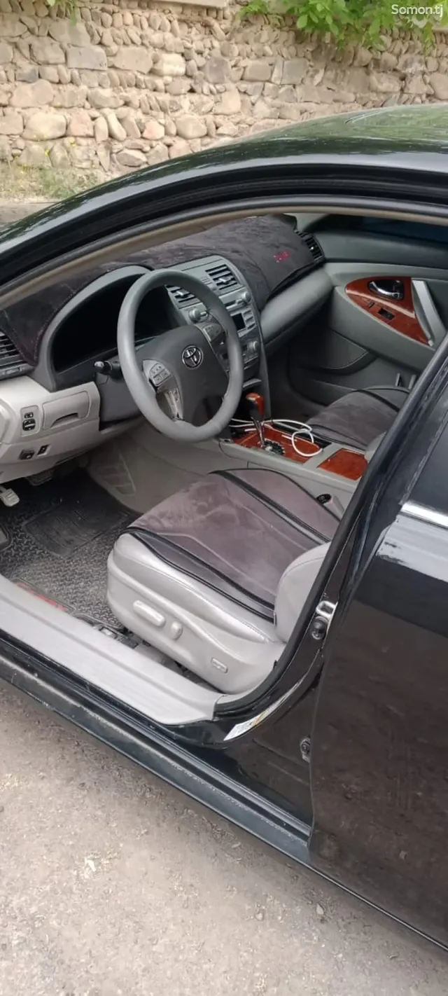 Toyota Camry 2011 · 2.4 AT