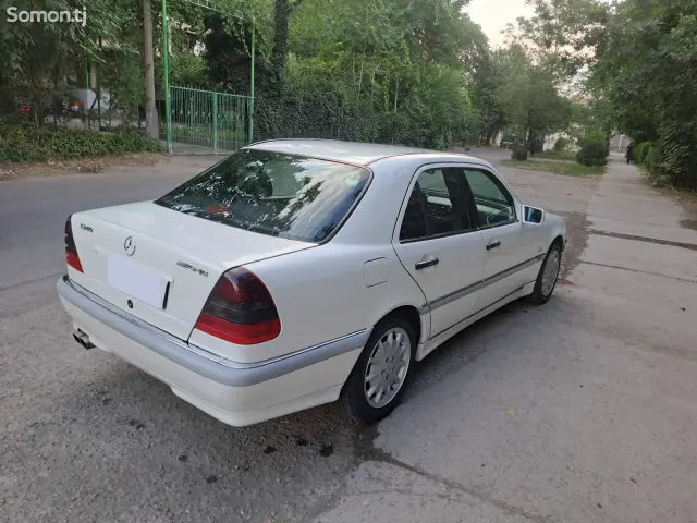 Mercedes-Benz C class 1999 · 2.4 AT
