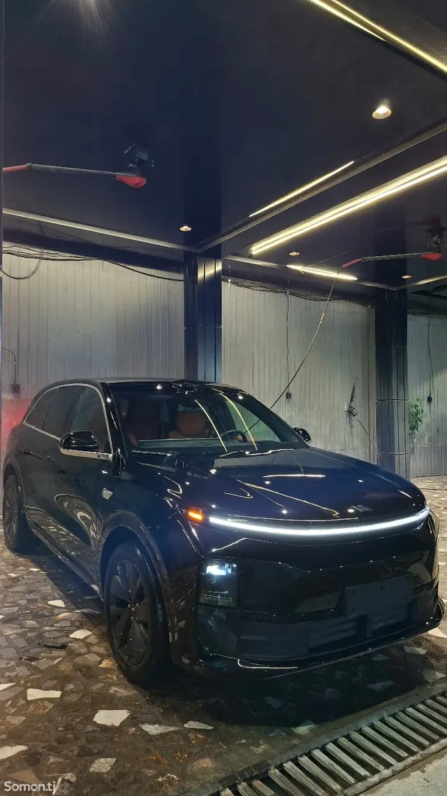 Li Auto (Lixiang) L6 2026 · AT
