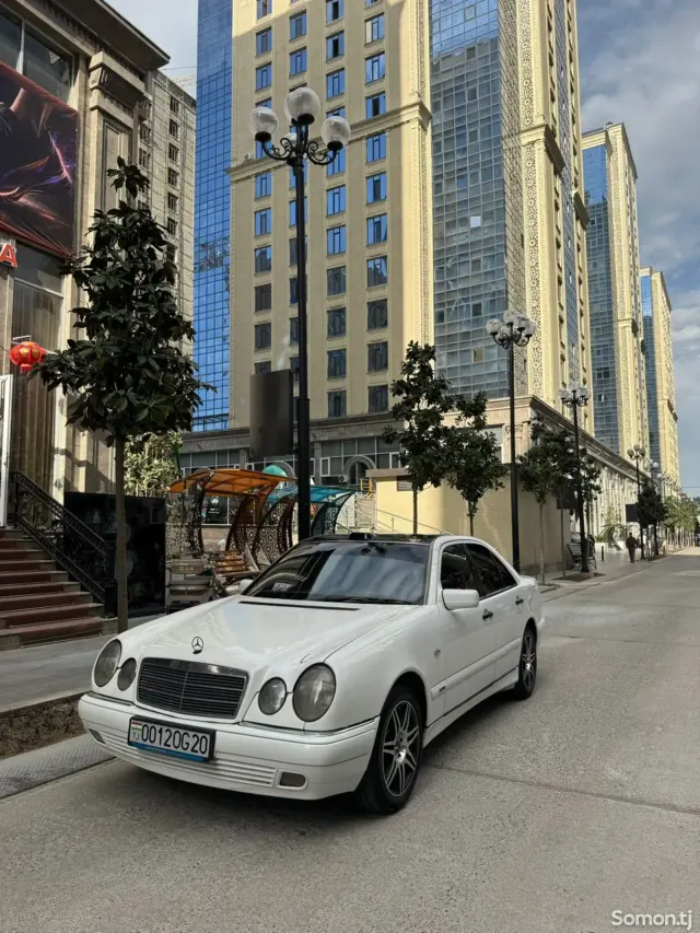 Mercedes-Benz E class 1997 · 2.4 MT