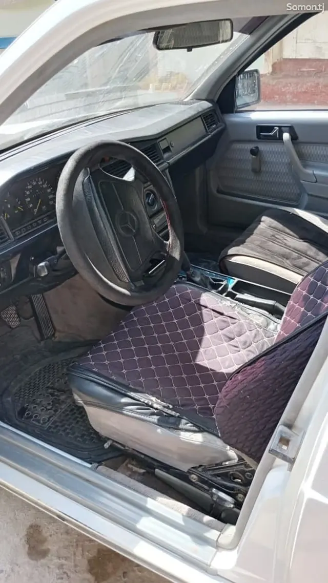 Mercedes-Benz W201 1989 · 1.8 MT