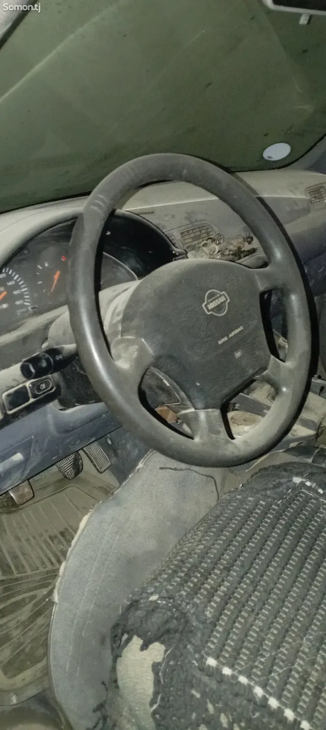Nissan Serena 1997 · 1.6 MT