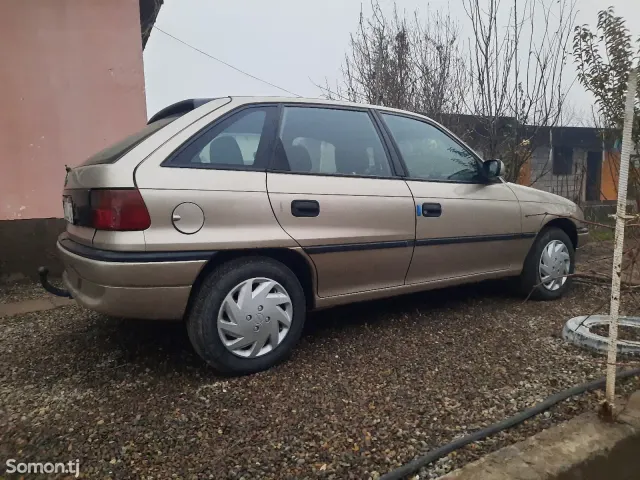 Opel Astra F 1997 · 1.6 MT