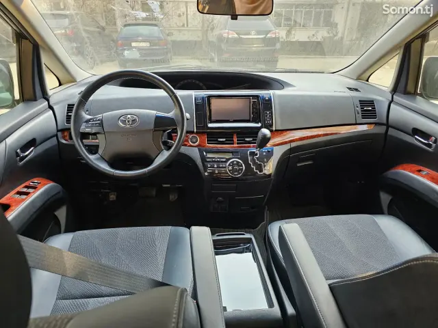 Toyota Estima 2014 · 2.4 AT