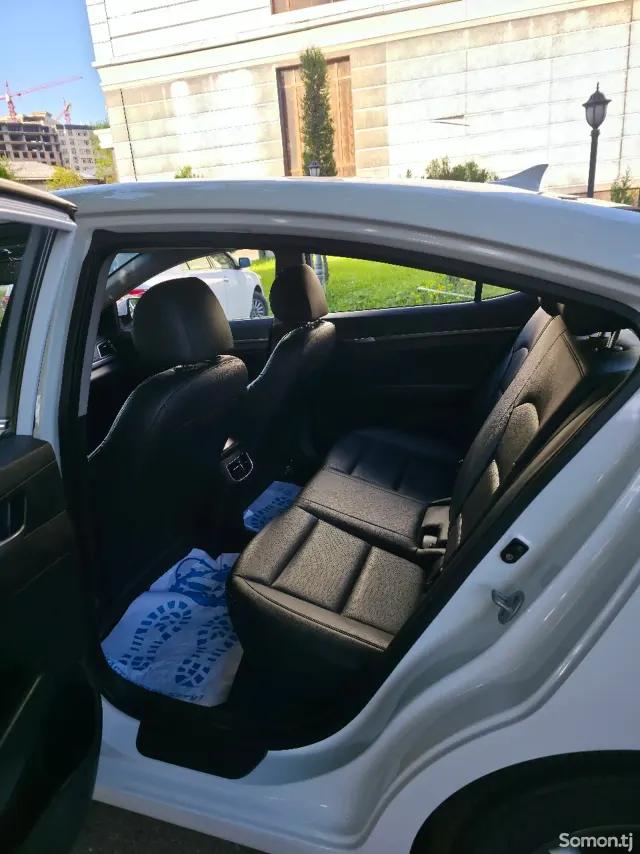 Hyundai Avante 2015 · 1.6 AT