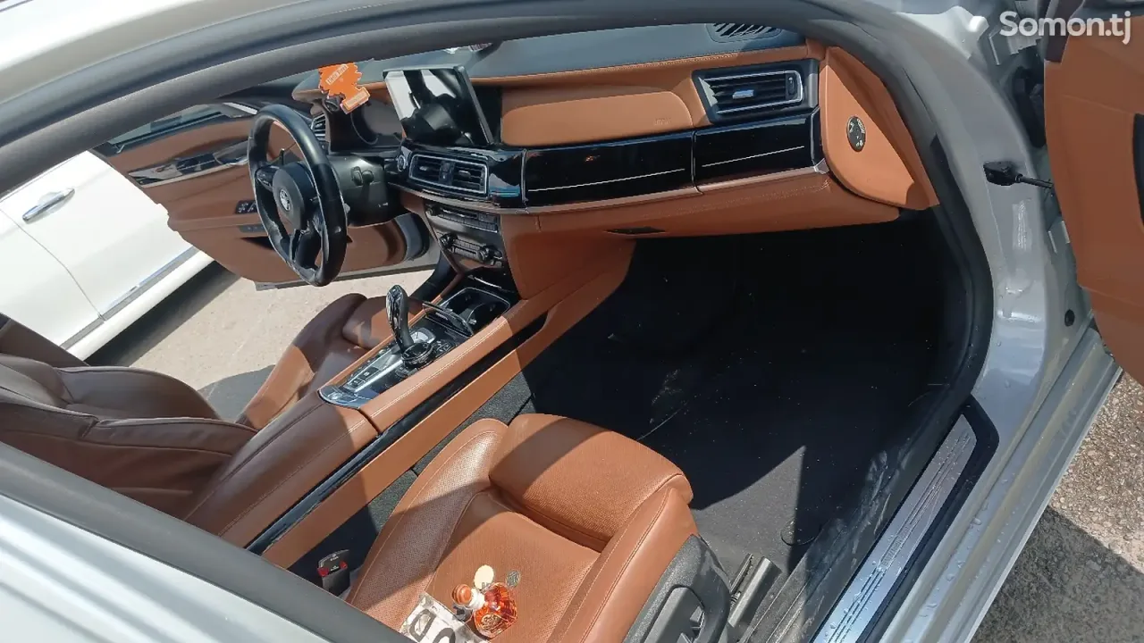 BMW 7 series 2015 · 3.0 AT