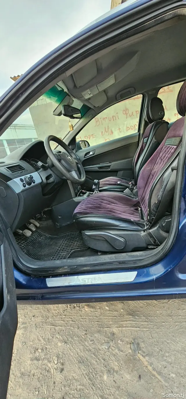 Opel Astra H 2006 · 1.6 MT