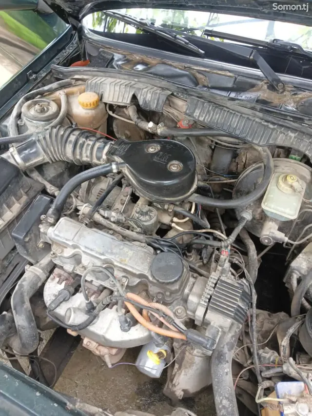 Opel Vectra A 1995 · 1.6 MT