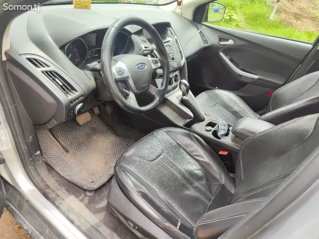 Ford Focus 2013 · 2.0 AT