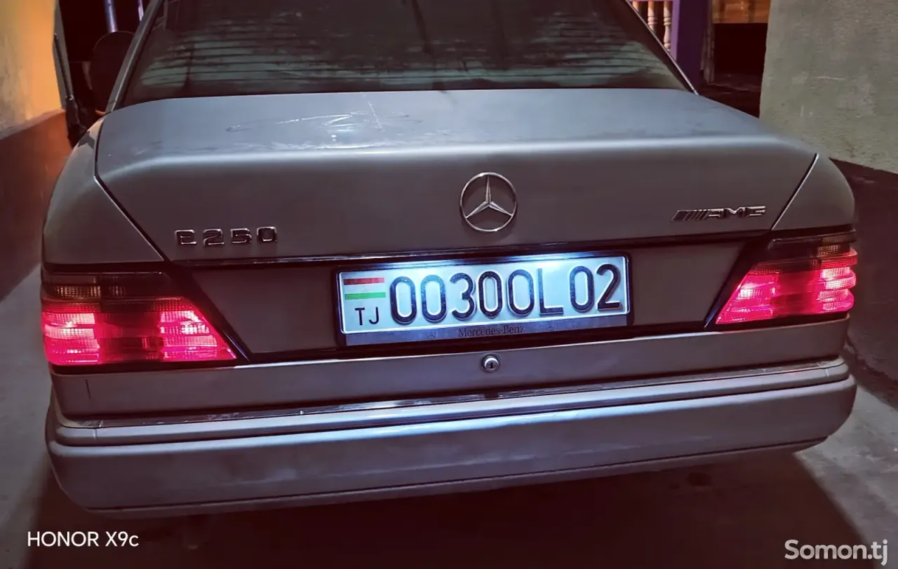 Mercedes-Benz W124 1992 · 2.5 MT