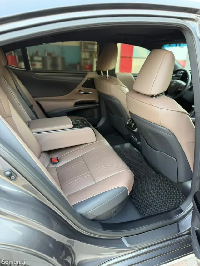 Lexus ES series 2025 · 2.5 AT
