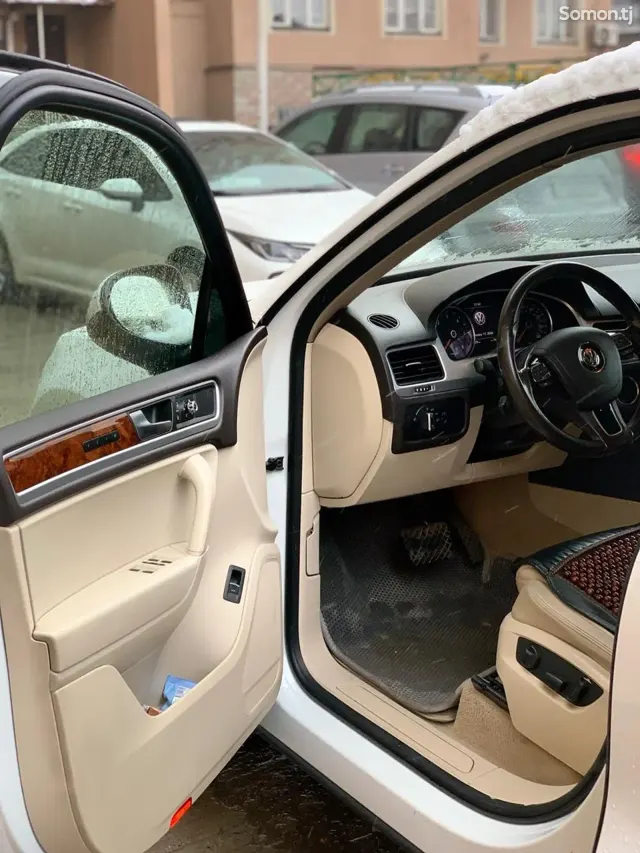 Volkswagen Touareg 2013 · 3.0 AT