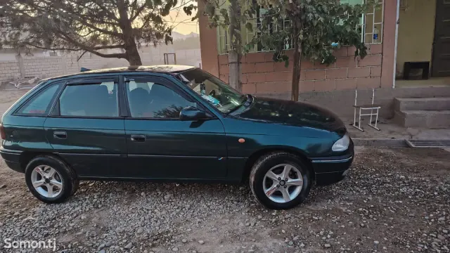 Opel Astra F 1997 · 1.6 MT