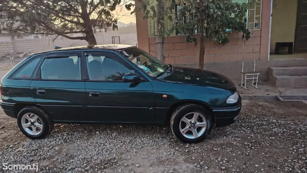 Opel Astra F 1997 · 1.6 MT