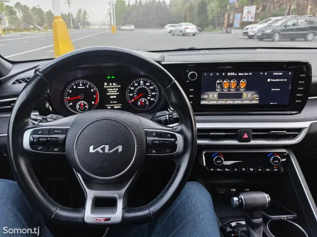 Kia K5 2022 · 1.6 AT