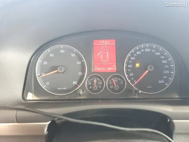 Volkswagen Touran 2007 · 1.4 MT