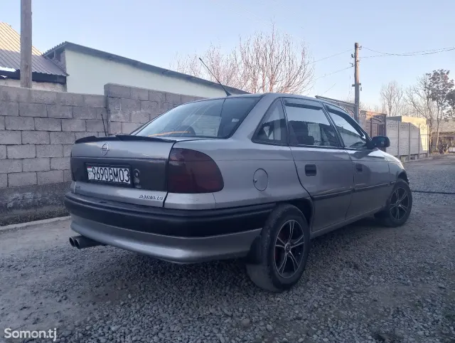 Opel Astra F 1995 · 1.6 AT
