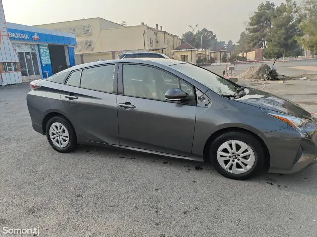 Toyota Prius 2016 · 1.8 AT