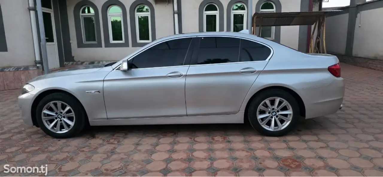 BMW M5 2012 · 2.2 AT