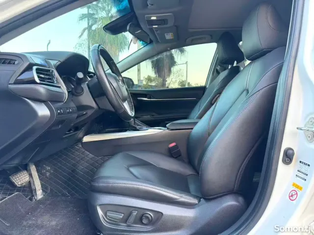 Toyota Camry 2019 · 2.5 AT