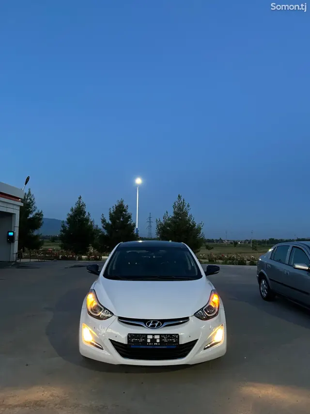 Hyundai Avante 2015 · 1.6 AT
