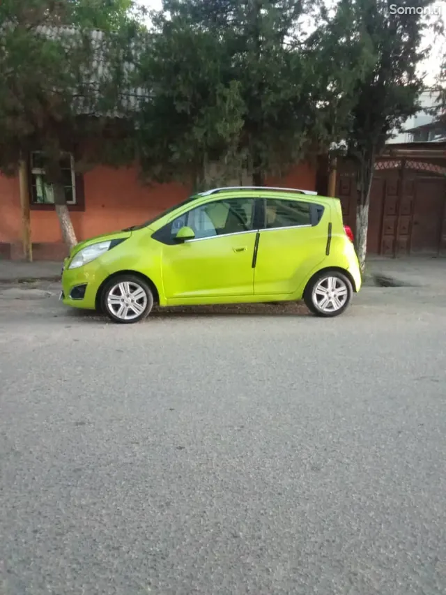 Chevrolet Spark 2013 · 1.2 AT