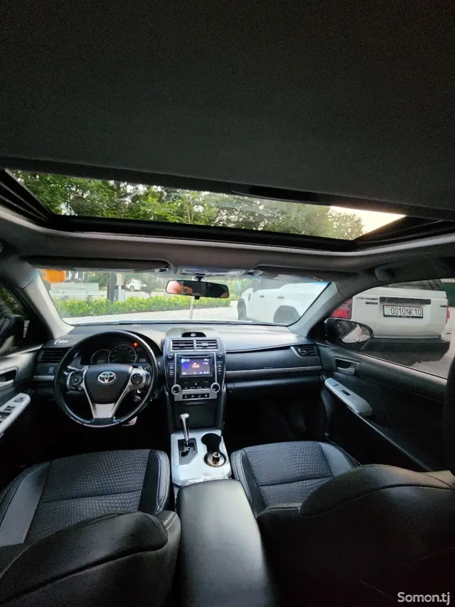 Toyota Camry 2014 · 2.5 AT