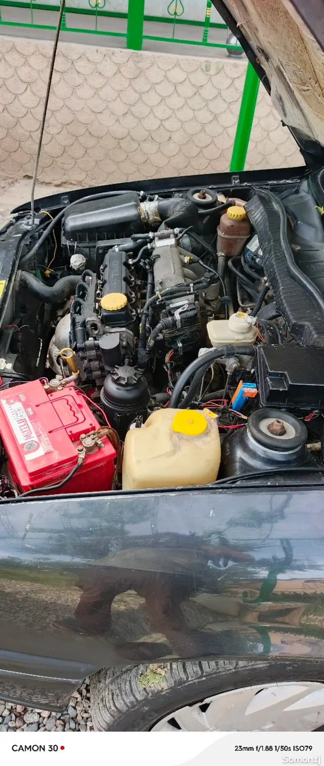 Opel Vectra A 1994 · 1.6 MT