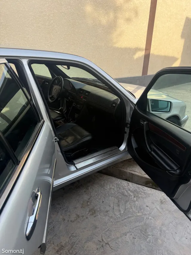 Mercedes-Benz C class 2000 · 2.3 MT