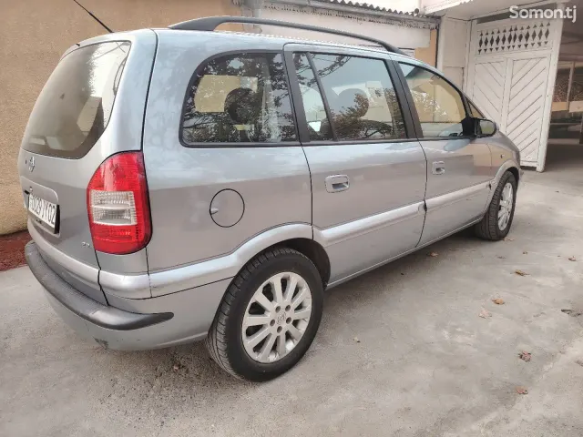 Opel Zafira 2006 · 2.2 AT