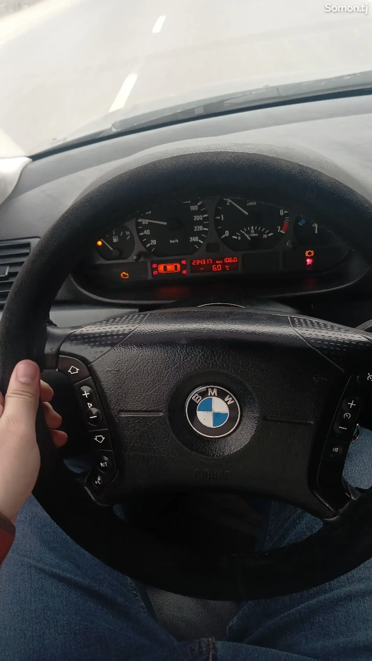 BMW 3 series 2003 · 2.0 MT