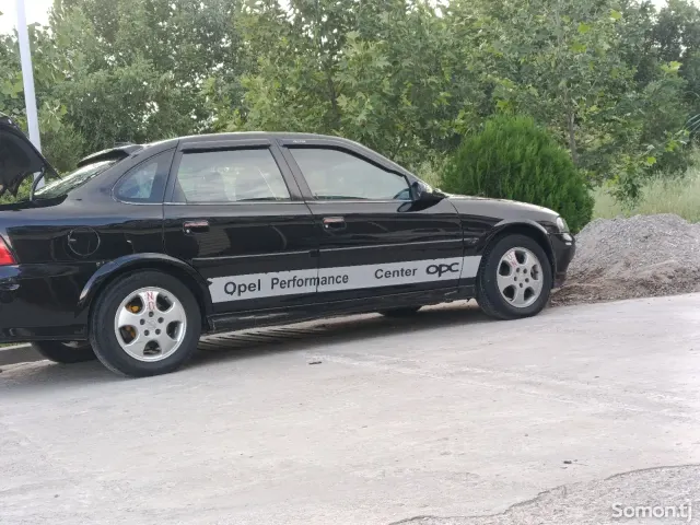 Opel Vectra B 2000 · 1.8 MT