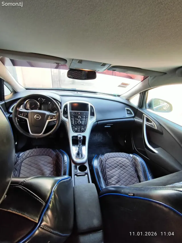 Opel Astra J 2010 · 1.6 AT