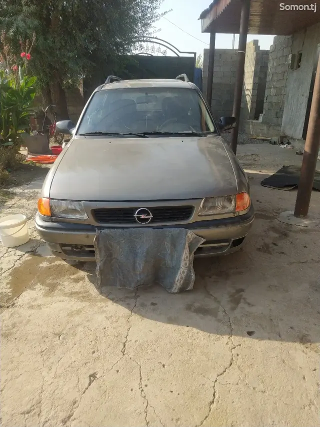 Opel Astra F 1996 · 1.6 MT